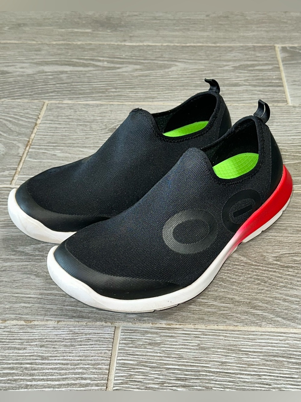 OOFOS OOmg Sport Low Shoes Mens 10 Black White Comfort Recovery Slip On Sneakers